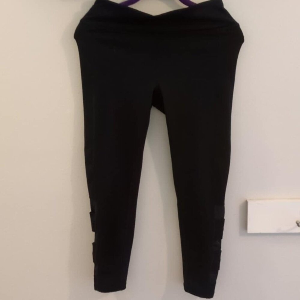 Gaiam Sz Small Black Leggins Mesh Side Accents Cropped Athletic Pickleball Yoga